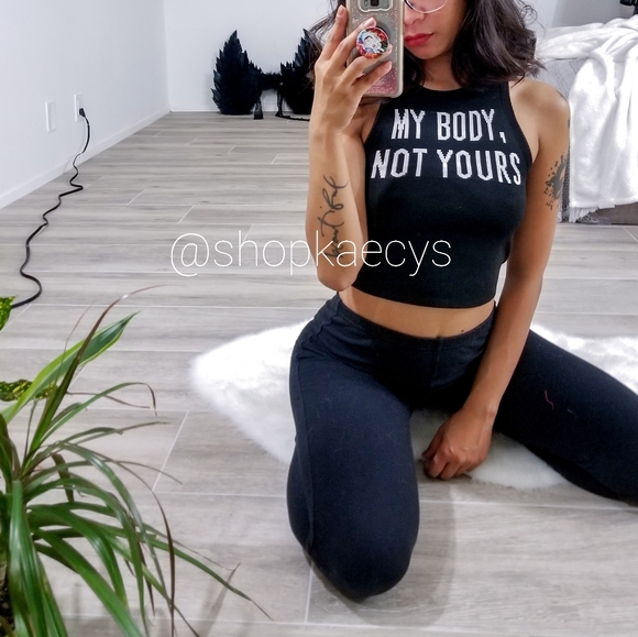 kaecy Tops - Graphic Sleeveless Cropped Tank Top